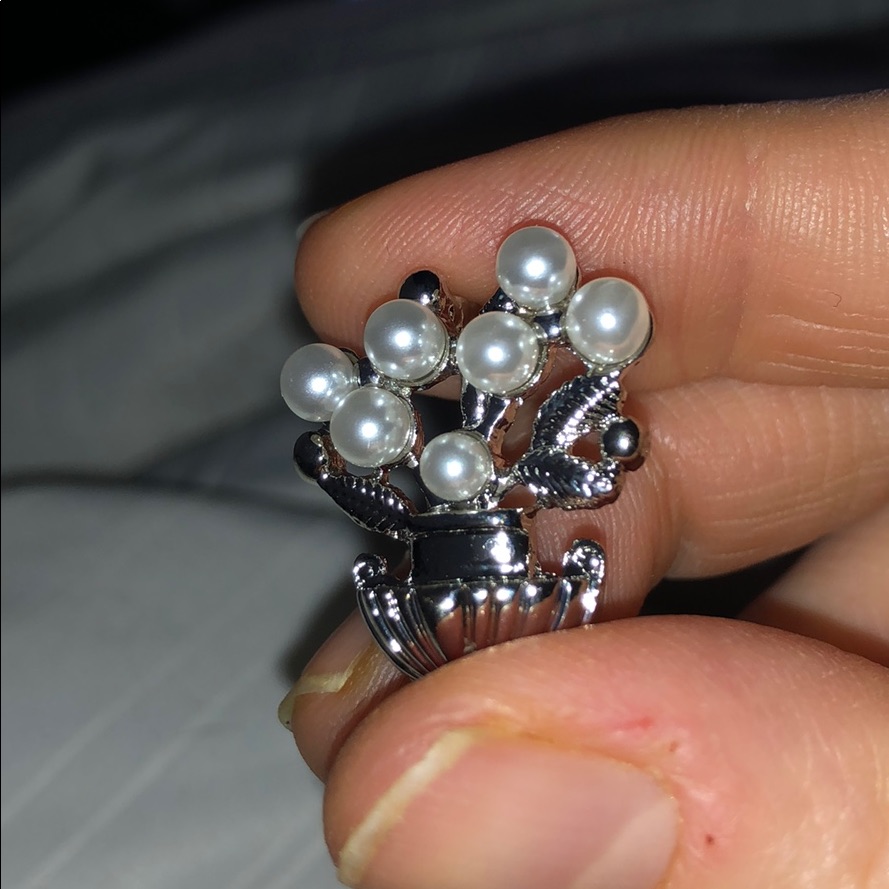 Pearl Flower Pin